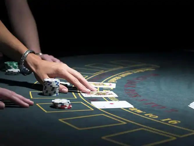 Người chơi Việt Nam trải nghiệm slot online tại tx68 trên điện thoại di động với giao diện tiếng Việt
